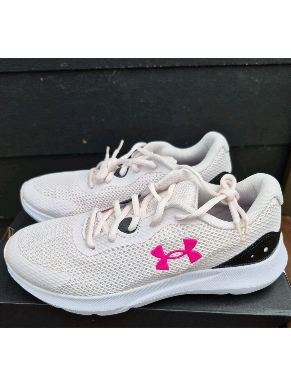 Under Armour GGS Surge 3 Girls Running Shoe Size 7 Pink/White 3025013-601 7Y Big